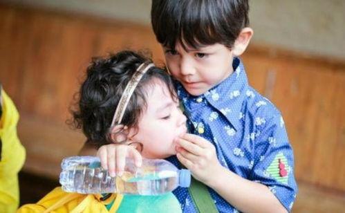 哥哥和妹妹图片,定格美好瞬间